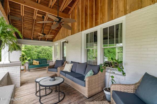 2516 Maple DR, Knoxville, TN 37918