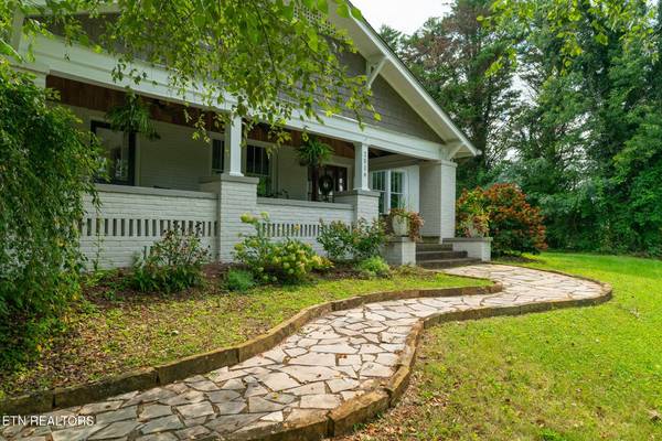 2516 Maple DR, Knoxville, TN 37918