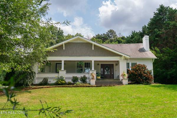2516 Maple DR, Knoxville, TN 37918