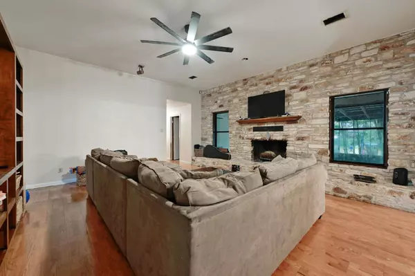 12902 Ben Milam DR, Manchaca, TX 78652