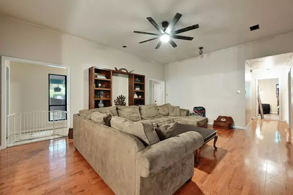 12902 Ben Milam DR, Manchaca, TX 78652