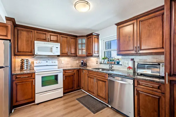 301 Lake Shore DR #702, Lake Park, FL 33403
