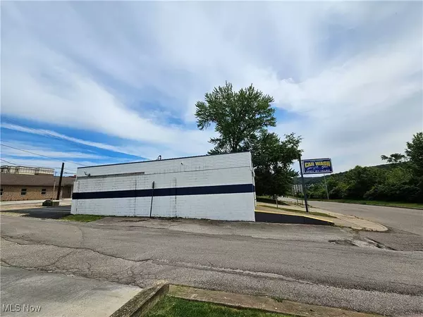 121 W 3rd ST, East Liverpool, OH 43920