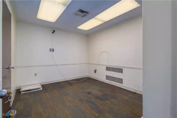 100 N 4th ST, Steubenville, OH 43952