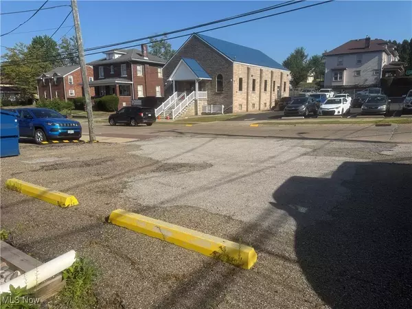 2017 Sunset BLVD, Steubenville, OH 43952