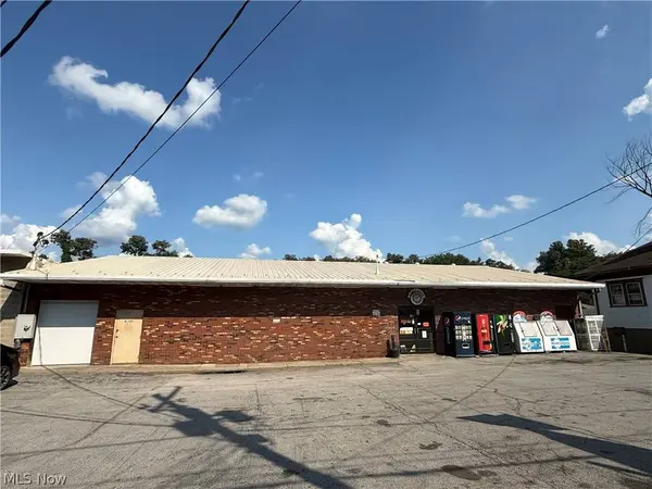 2506 Commercial AVE