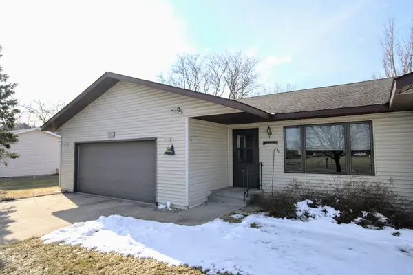 Price Reduced! Single-Level Long Prairie Townhome,Chuck Carstensen
