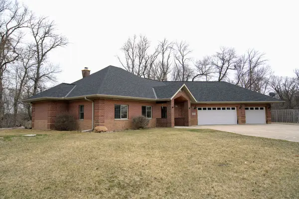 Price Drop! One-Level Becker Home ,Chuck Carstensen