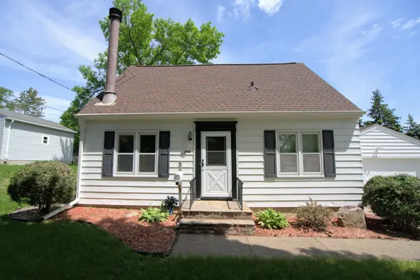 Charming 4BR/3BA Hopkins Home,Chuck Carstensen