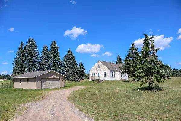 Updated 3BR/1BA Home on 2 Acres β Just Minutes from Cambridge!