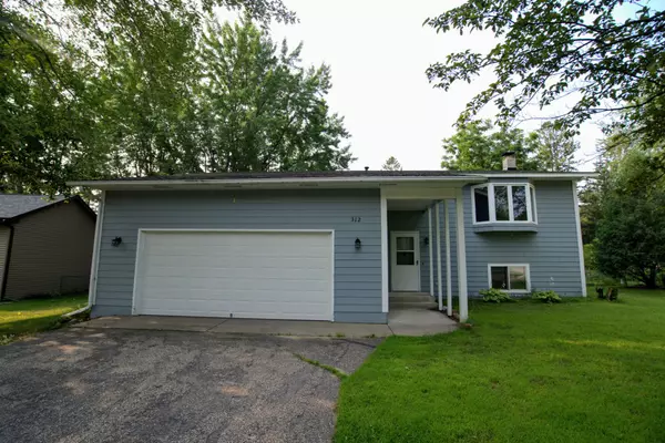 Sartell MN Real Estate Spotlight: Updated 3BR/2BA Home with Great Curb Appeal