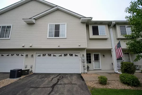 Charming 2BR/2BA Blaine Townhome in Homestead Acres: Comfort, Style, and a Prime Location