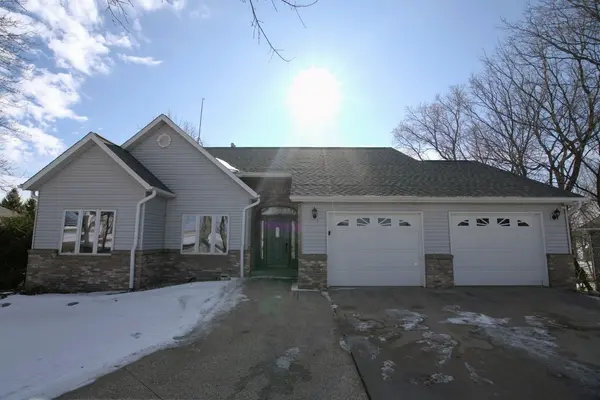 Lakefront Living at Its Finest: 6BR/3BA One Story in Dassel MN,Chuck Carstensen