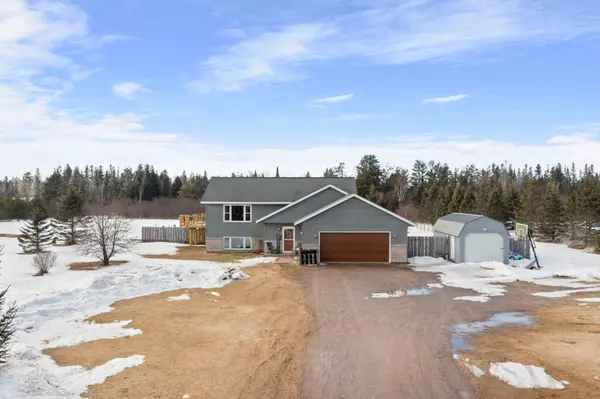 4BR/2BA in Carlton w/Beautiful Riverfront Acreage & Modern Updates,Chuck Carstensen