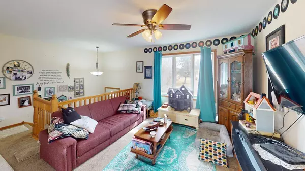 200 Ferndale DR S, Braham, MN 55006