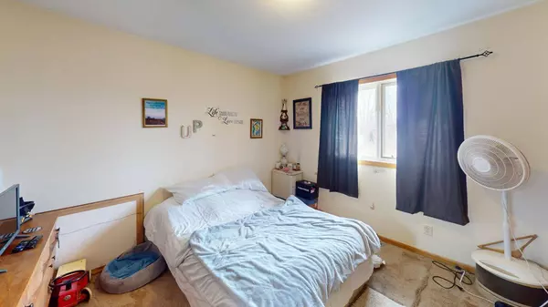 200 Ferndale DR S, Braham, MN 55006