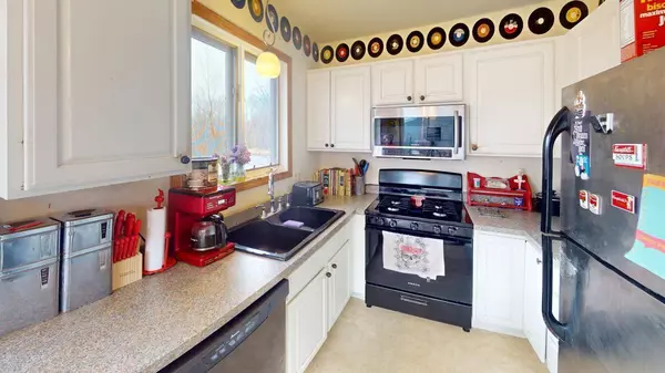 200 Ferndale DR S, Braham, MN 55006