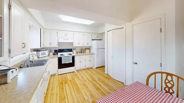 32524 Evergreen ST NW, Cambridge, MN 55008