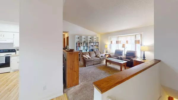 32524 Evergreen ST NW, Cambridge, MN 55008