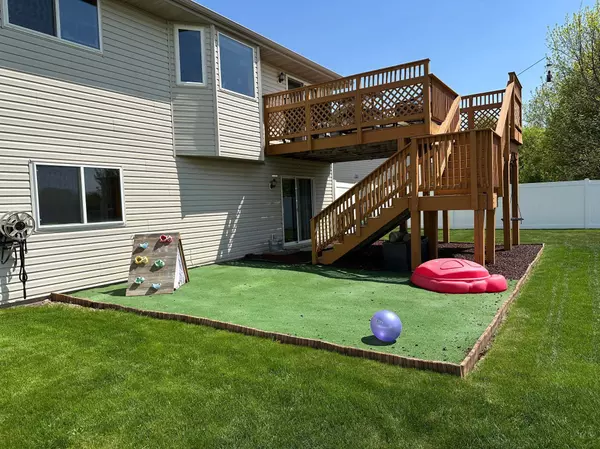 607 Fairmont AVE N, Montrose, MN 55363