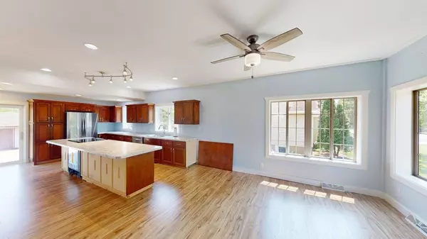 3726 Mayfair AVE, Hibbing, MN 55746