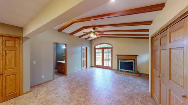 211 3rd AVE N, Waldorf, MN 56091