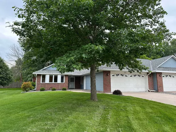 7073 24th ST N, Oakdale, MN 55128