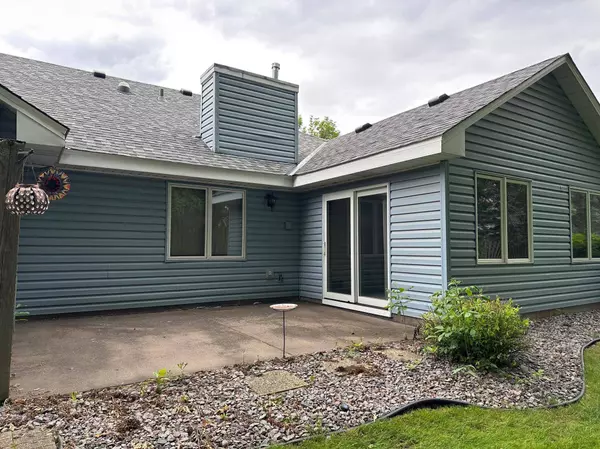 7073 24th ST N, Oakdale, MN 55128