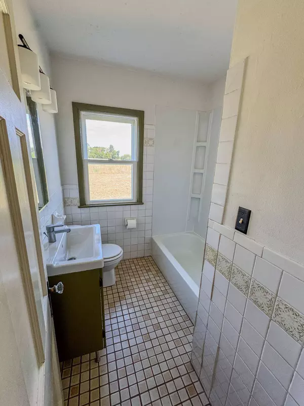 2197 313th AVE NW, Cambridge, MN 55008