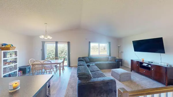 310 Pinto CIR, Braham, MN 55006