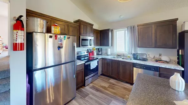 310 Pinto CIR, Braham, MN 55006