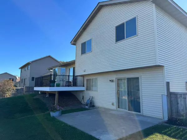 935 Aspen LN, Montrose, MN 55363