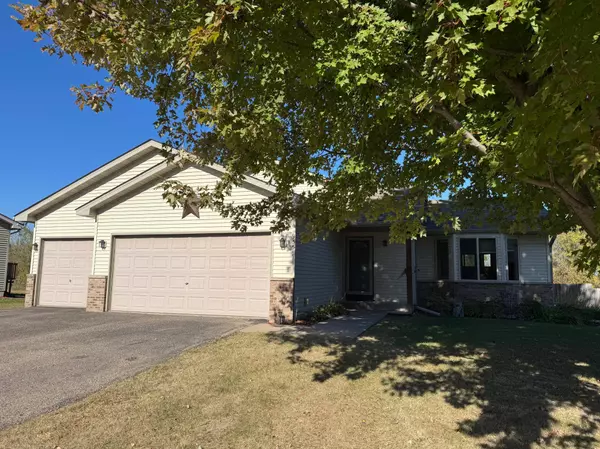 935 Aspen LN, Montrose, MN 55363