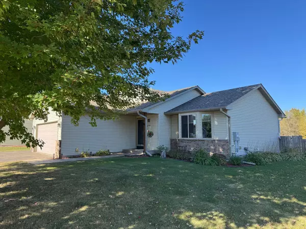 935 Aspen LN, Montrose, MN 55363