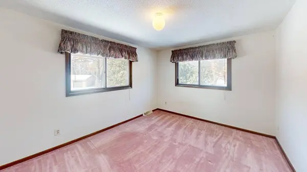 27015 Flintwood CIR, Wyoming, MN 55092