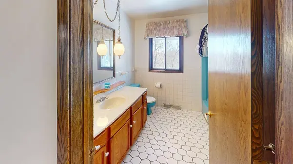27015 Flintwood CIR, Wyoming, MN 55092