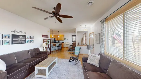 9843 Vagabond LN N, Maple Grove, MN 55311