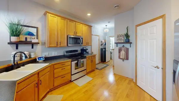 9843 Vagabond LN N, Maple Grove, MN 55311