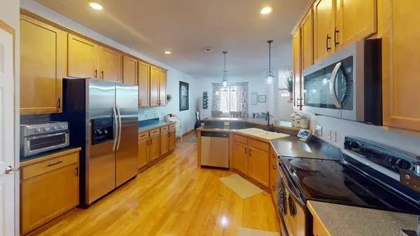 9843 Vagabond LN N, Maple Grove, MN 55311