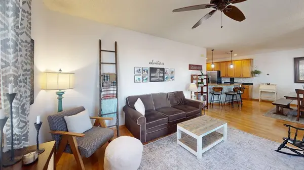 9843 Vagabond LN N, Maple Grove, MN 55311