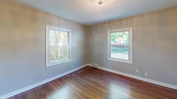 1051 Burke AVE W, Roseville, MN 55113