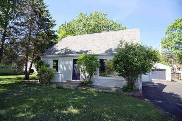 1051 Burke AVE W, Roseville, MN 55113