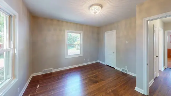 1051 Burke AVE W, Roseville, MN 55113