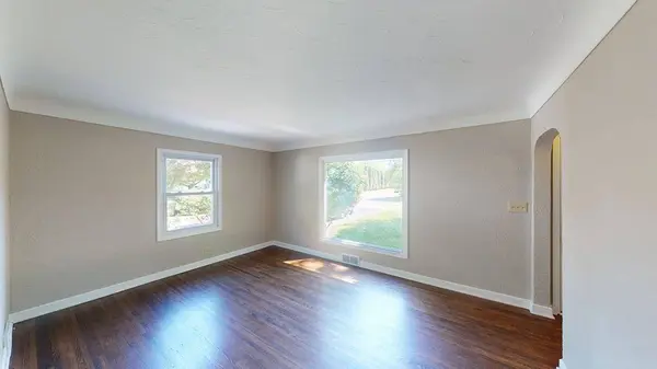 1051 Burke AVE W, Roseville, MN 55113