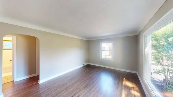 1051 Burke AVE W, Roseville, MN 55113