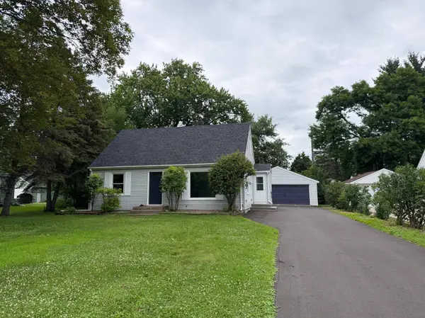 1051 Burke AVE W, Roseville, MN 55113