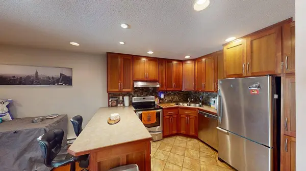 2020 Ridge DR #16, Minneapolis, MN 55416