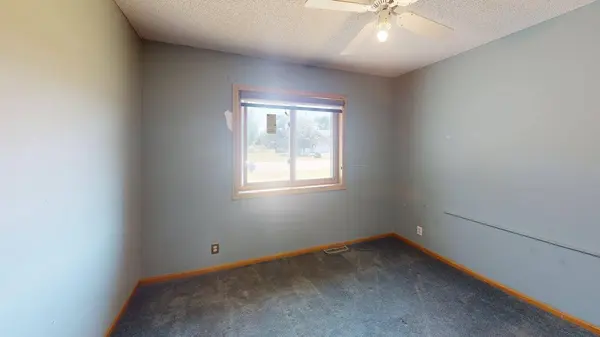 13093 Elgin DR NW, Elk River, MN 55330