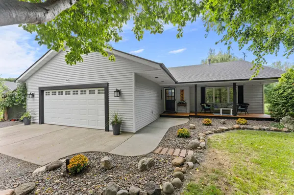 31795 Lakeway DR NE, Cambridge, MN 55008