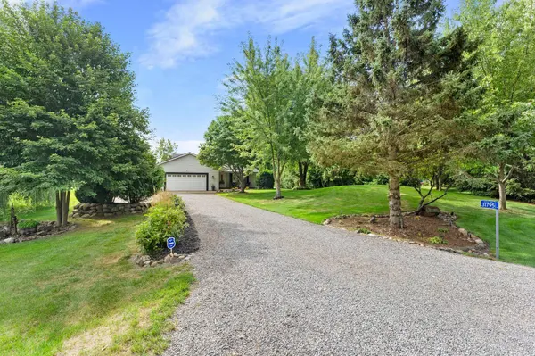 31795 Lakeway DR NE, Cambridge, MN 55008